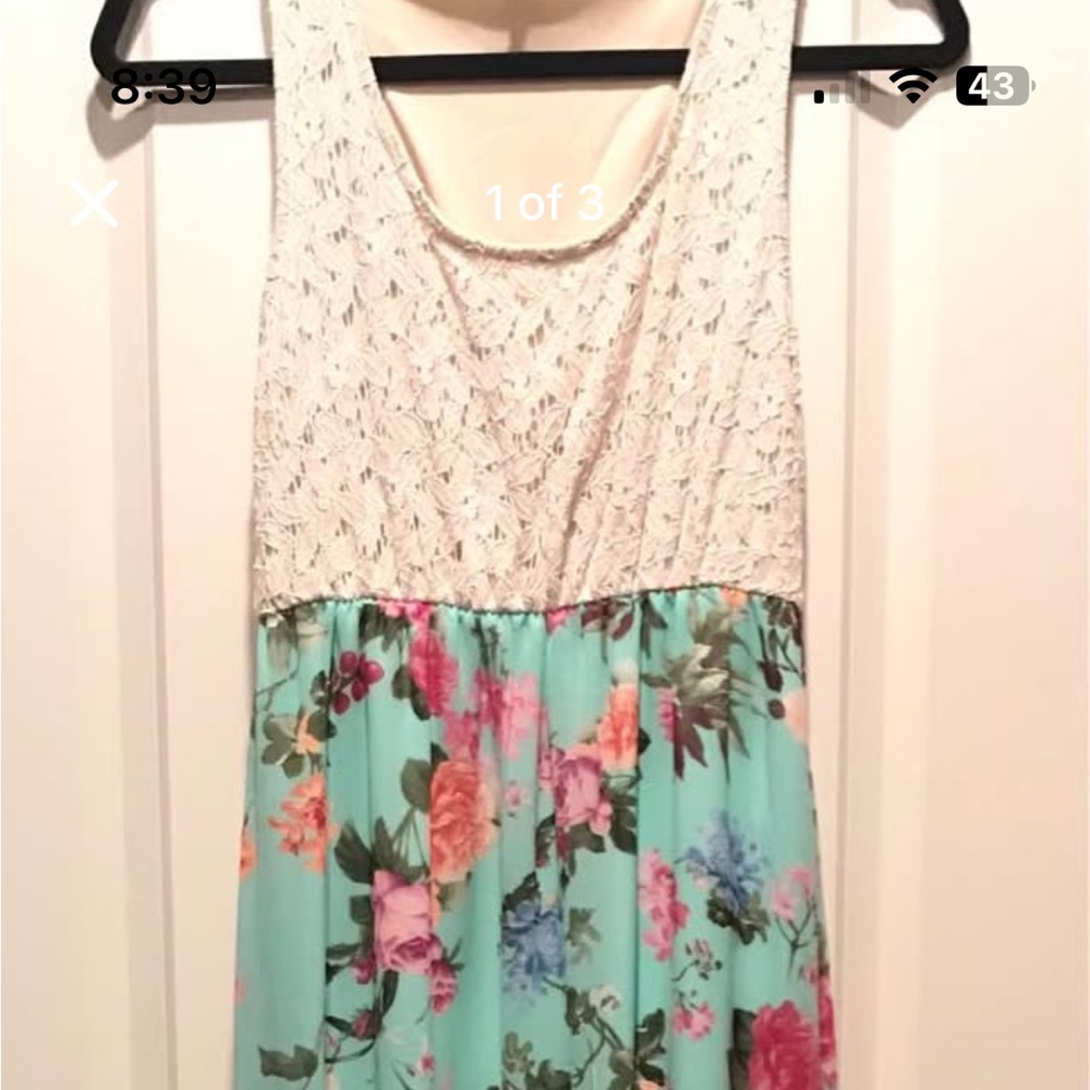 Floral and Lace Maternity Maxi Dress: size smalll